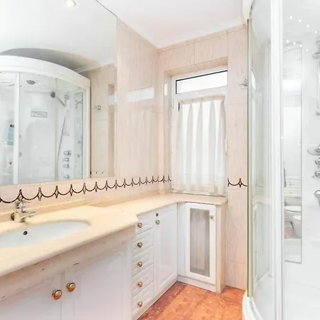 Moderan Smjestaj S Parkingom Dom wakacyjny Nova Bila